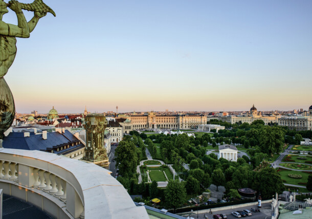     Vienna_ Heroes' Square and Museums / Vienne